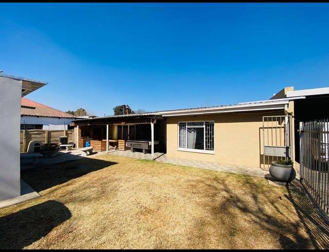 6 BEDROOM HOUSE FOR SALE IN BOKSBURG NORTH